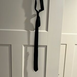 Black skinny tie